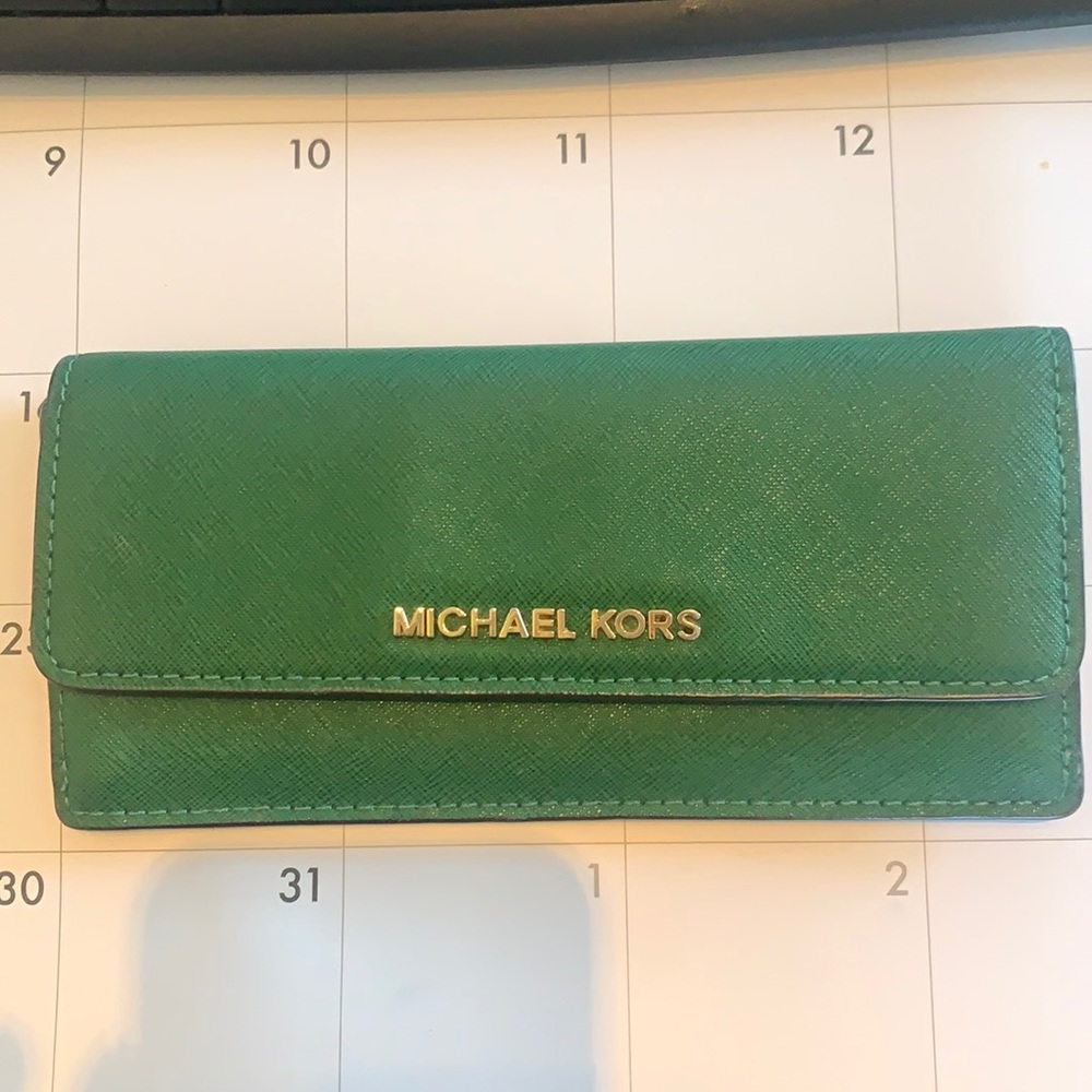 Michael Kors Wallet in Green barely used